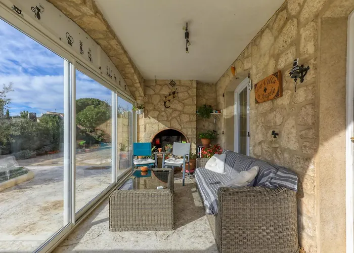 Angelo - Olive Verte Pensión Saint-Thibéry